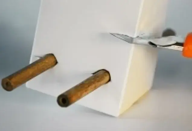 Milchkarton und Cuttermesser