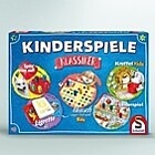 Abgebildet ist die Kinderspiele-Sammlung zusammem mit einem Spielbrett von „Mensch ärgere Dich nicht“ und den dazugehörigen Spielfiguren.